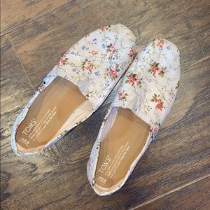 TOMS classic slip-on women’s size 5.5